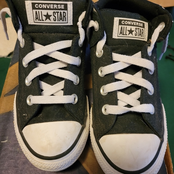 Boy's converse - Picture 2 of 3